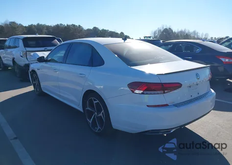 2021 Volkswagen Passat 2.0T R-Line z USA, uszkodzony, nr VIN 1VWMA7A38MC005481